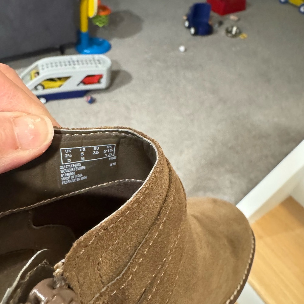 Clarks boots. - Picture 6 of 6